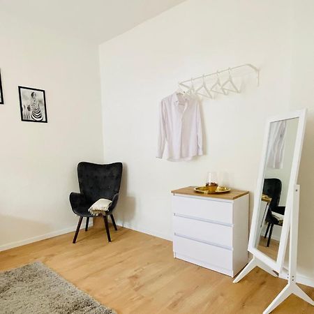 Stilvolles Apartment In Zentraler Lage - Smart-Tv, Queensize-Bett, Altbaustil, Kueche In City-Naehe Erfurt Exterior photo