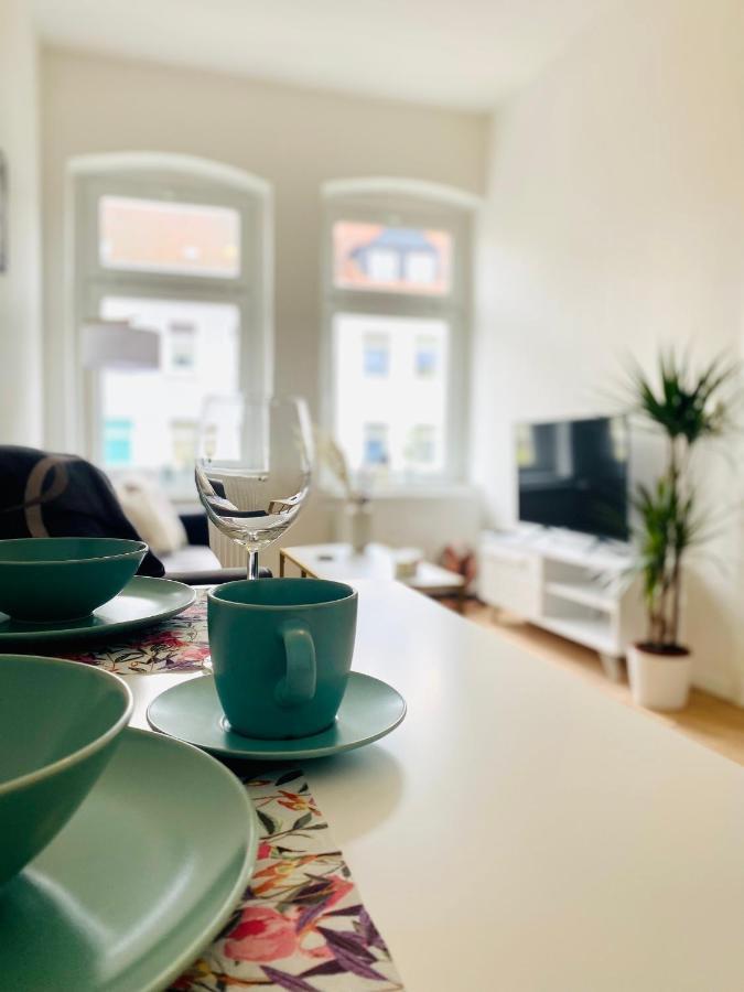 Stilvolles Apartment In Zentraler Lage - Smart-Tv, Queensize-Bett, Altbaustil, Kueche In City-Naehe Erfurt Exterior photo