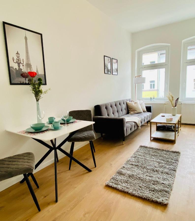 Stilvolles Apartment In Zentraler Lage - Smart-Tv, Queensize-Bett, Altbaustil, Kueche In City-Naehe Erfurt Exterior photo