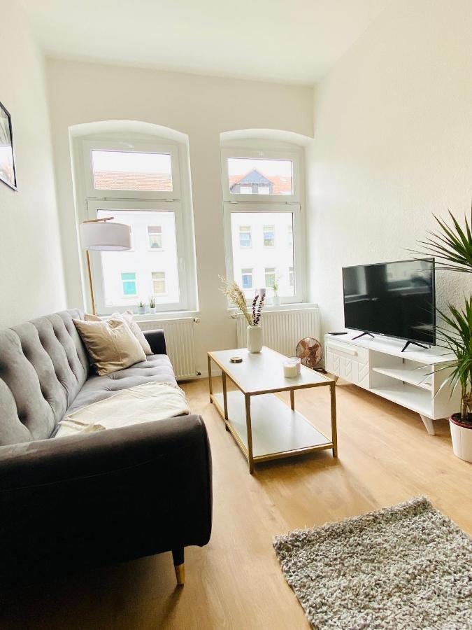 Stilvolles Apartment In Zentraler Lage - Smart-Tv, Queensize-Bett, Altbaustil, Kueche In City-Naehe Erfurt Exterior photo